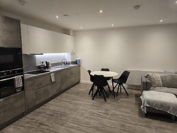 Luxurious 2-bed Haven in the Heart of Barking
