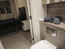 Luxurious 2-bed Haven in the Heart of Barking