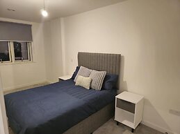 Luxurious 2-bed Haven in the Heart of Barking