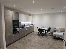 Luxurious 2-bed Haven in the Heart of Barking