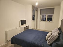 Luxurious 2-bed Haven in the Heart of Barking