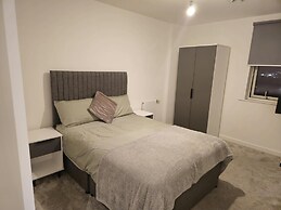 Luxurious 2-bed Haven in the Heart of Barking