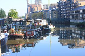 Luxurious 2-bed Haven in the Heart of Barking