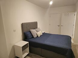 Luxurious 2-bed Haven in the Heart of Barking
