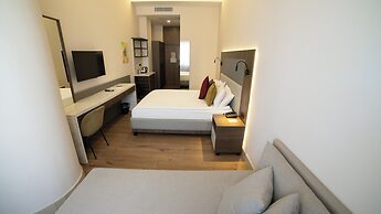 Mira Inn Lara