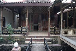 SPOT ON 92698 Holy HomestayNearWisata Kopi Desa Tamansari