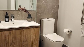 Enfield Lux- Brand New Apartment