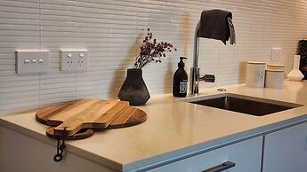 Enfield Lux- Brand New Apartment