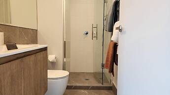 Enfield Lux- Brand New Apartment