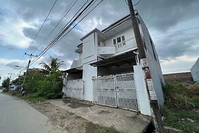 OYO 93053 Ziza Kost82 Syariah