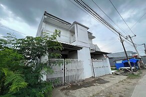 OYO 93053 Ziza Kost82 Syariah