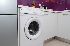 Spacious Modern Apt in Athens near Metro