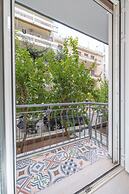 Spacious Modern Apt in Athens near Metro