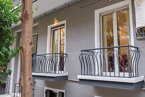 Spacious Modern Apt in Athens near Metro