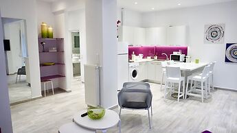 Spacious Modern Apt in Athens near Metro