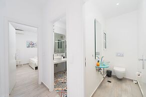 Spacious Modern Apt in Athens near Metro