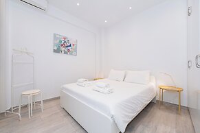 Spacious Modern Apt in Athens near Metro