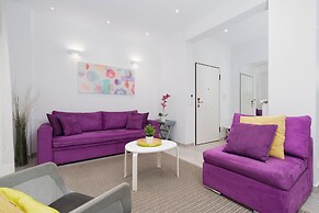 Spacious Modern Apt in Athens near Metro