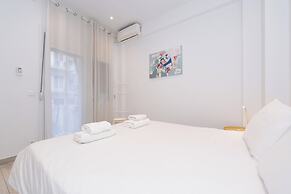Spacious Modern Apt in Athens near Metro