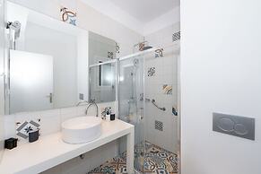 Spacious Modern Apt in Athens near Metro