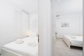 Spacious Modern Apt in Athens near Metro