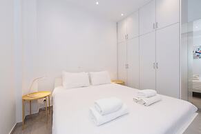 Spacious Modern Apt in Athens near Metro