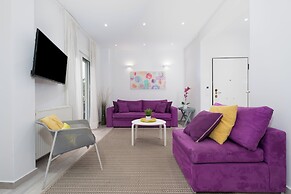 Spacious Modern Apt in Athens near Metro
