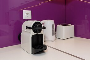 Spacious Modern Apt in Athens near Metro