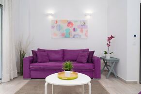 Spacious Modern Apt in Athens near Metro