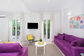 Spacious Modern Apt in Athens near Metro