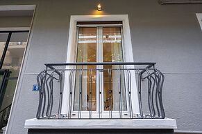 Spacious Modern Apt in Athens near Metro