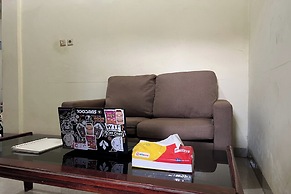 OYO 93152 Azwa Gh Katingan Near Lapangan Sepak Bola Pegatan Hilir