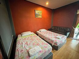 Suree Garden Resort & Karaoke