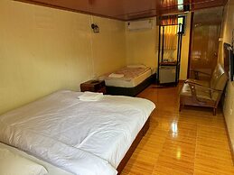 Suree Garden Resort & Karaoke