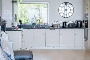 Waters Edge - 2 Bedroom Apartment - Tenby