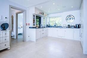 Waters Edge - 2 Bedroom Apartment - Tenby