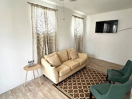 Zen 2br Near Beaches And Attractions