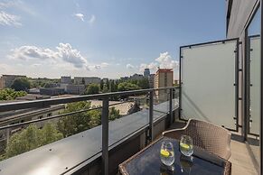 Modern Studio Hanza Tower by Renters