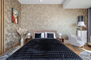 Modern Studio Hanza Tower by Renters