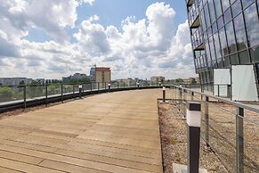 Modern Studio Hanza Tower by Renters