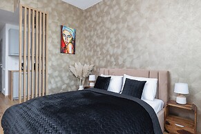 Modern Studio Hanza Tower by Renters