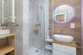 Modern Studio Hanza Tower by Renters