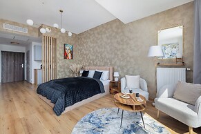 Modern Studio Hanza Tower by Renters