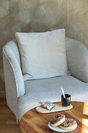 Modern Studio Hanza Tower by Renters