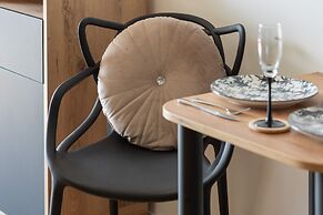 Modern Studio Hanza Tower by Renters