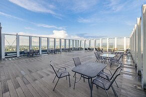 Modern Studio Hanza Tower by Renters