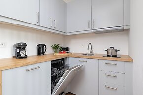 Modern Studio Hanza Tower by Renters