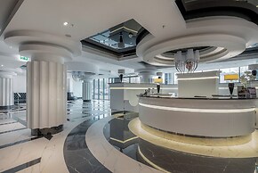 Modern Studio Hanza Tower by Renters