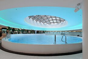 Modern Studio Hanza Tower by Renters