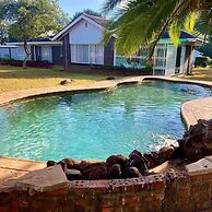 Exquisite 3 bed With Pool and Solar - 2238